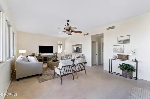 Living - 1075 S Parkcrest St, Gilbert, AZ 85296 photo 8 of 8