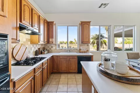 Kitchen - 1075 S Parkcrest St, Gilbert, AZ 85296 photo 2 of 3