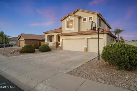 Exterior - 1075 S Parkcrest St, Gilbert, AZ 85296 photo 4 of 14