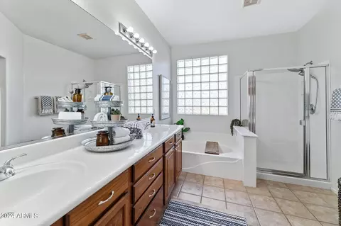 Bath - 1075 S Parkcrest St, Gilbert, AZ 85296 photo 3 of 5