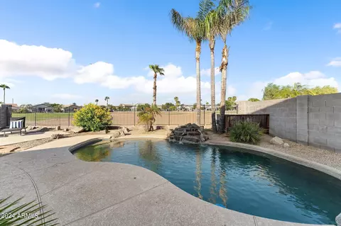 Exterior - 1075 S Parkcrest St, Gilbert, AZ 85296 photo 12 of 14