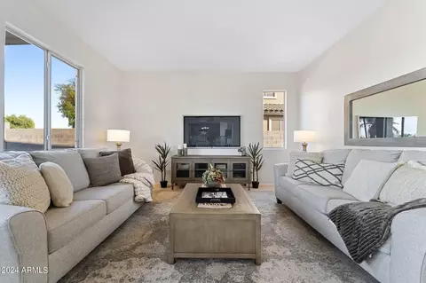 Living - 1075 S Parkcrest St, Gilbert, AZ 85296 photo 6 of 8