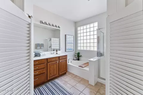 Bath - 1075 S Parkcrest St, Gilbert, AZ 85296 photo 2 of 5