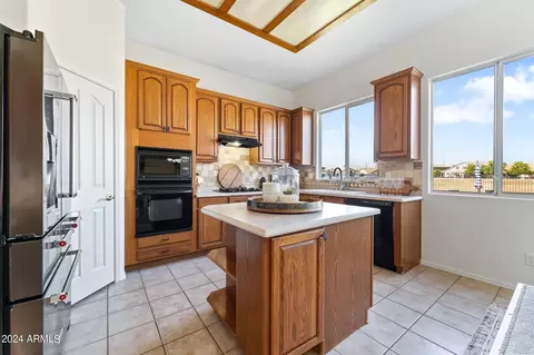 Kitchen - 1075 S Parkcrest St, Gilbert, AZ 85296 photo 3 of 3