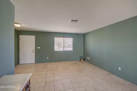 824 E Granada Ave, Apache Junction, AZ 85119 photo 5