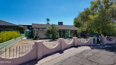 2601 N 51st St, Phoenix, AZ 85008