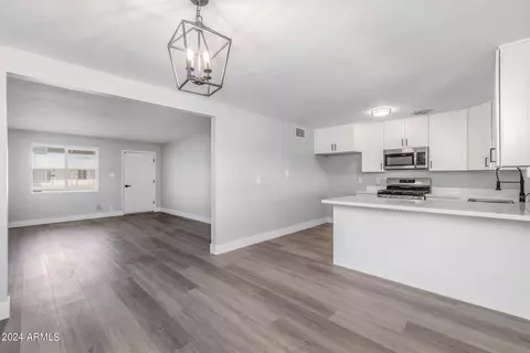 801 Echo Ln, Phoenix, AZ 85020 photo 16