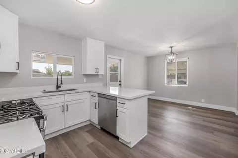 801 Echo Ln, Phoenix, AZ 85020 photo 14