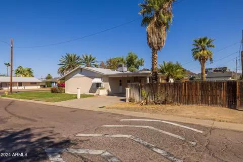 801 Echo Ln, Phoenix, AZ 85020 photo 11