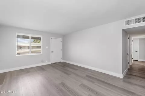 801 Echo Ln, Phoenix, AZ 85020 photo 3