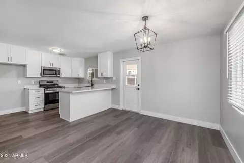 801 Echo Ln, Phoenix, AZ 85020 photo 17