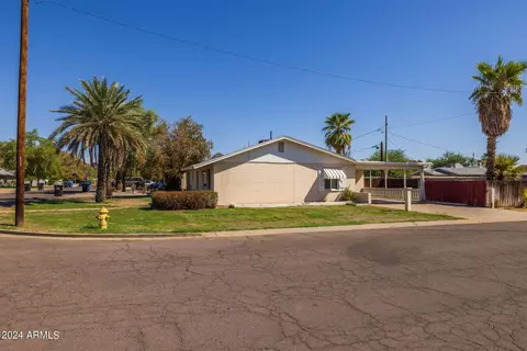 801 Echo Ln, Phoenix, AZ 85020 photo 9
