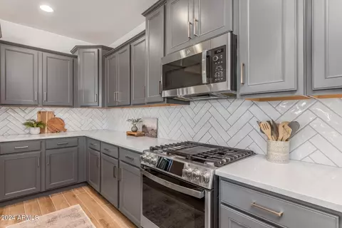 Kitchen - 9564 E Spiral Ave, Mesa, AZ 85212 photo 4 of 5