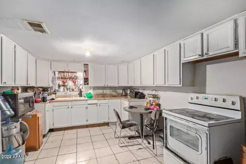 933 W Sunland Ave, Phoenix, AZ 85041