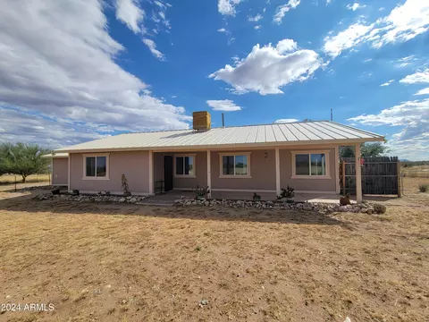 8075 E Bloomfield Rd, Hereford, AZ 85615