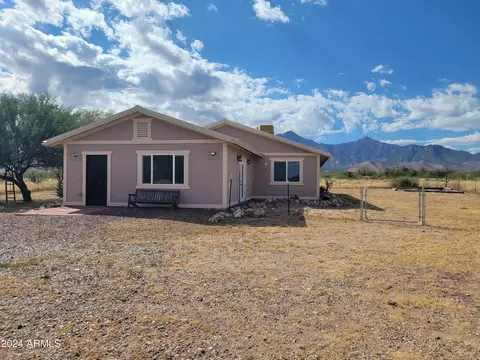 Exterior - 8075 E Bloomfield Rd, Hereford, AZ 85615 photo 3 of 6