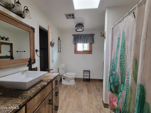 Bath - 8075 E Bloomfield Rd, Hereford, AZ 85615 photo 3 of 5