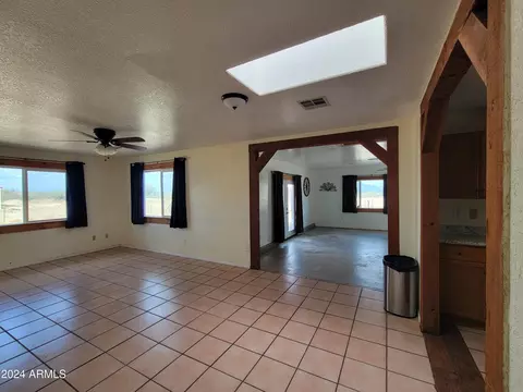 Living - 8075 E Bloomfield Rd, Hereford, AZ 85615 photo 2 of 5