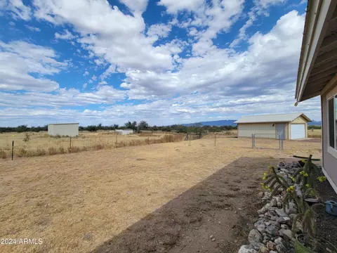 Exterior - 8075 E Bloomfield Rd, Hereford, AZ 85615 photo 4 of 6