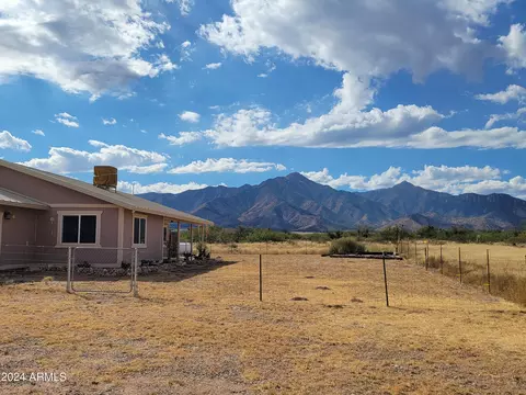 Exterior - 8075 E Bloomfield Rd, Hereford, AZ 85615 photo 2 of 6