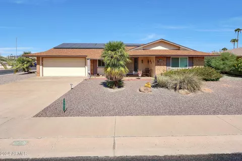 9901 W Kingswood Cir, Sun City, AZ 85351