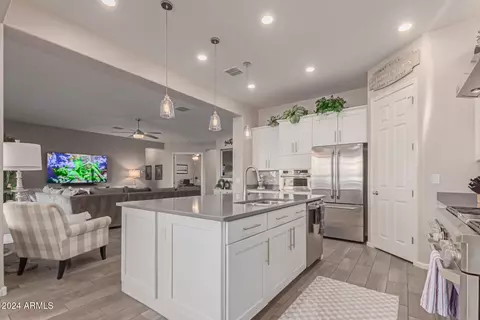 Kitchen - 28615 N 66th Ave, Phoenix, AZ 85083 photo 4 of 10