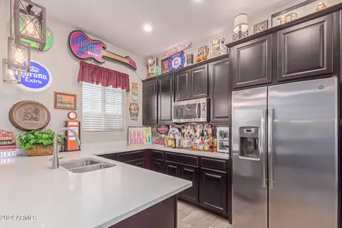 Kitchen - 28615 N 66th Ave, Phoenix, AZ 85083 photo 9 of 10