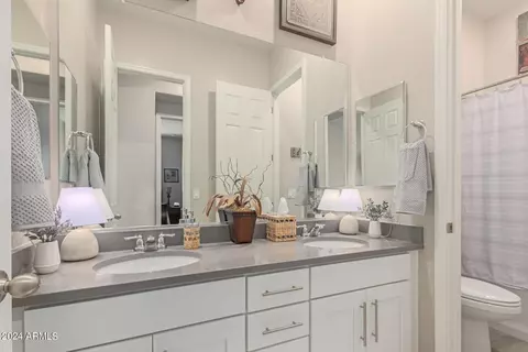 Bath - 28615 N 66th Ave, Phoenix, AZ 85083 photo 4 of 6