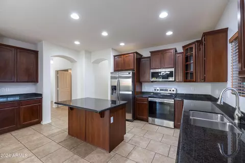 Kitchen - 2806 E Tina Ln, Gilbert, AZ 85298 photo 2 of 6