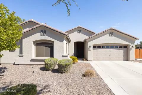 Exterior - 2806 E Tina Ln, Gilbert, AZ 85298 photo 3 of 25