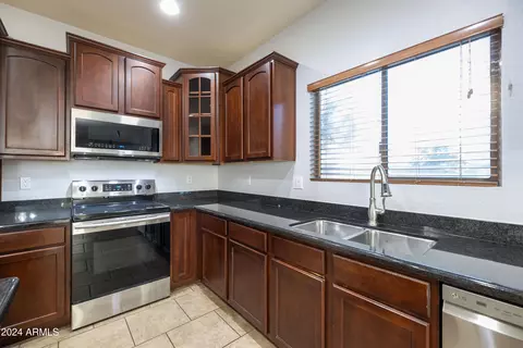 Kitchen - 2806 E Tina Ln, Gilbert, AZ 85298 photo 5 of 6