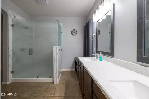 Bath - 2806 E Tina Ln, Gilbert, AZ 85298 photo 1 of 6