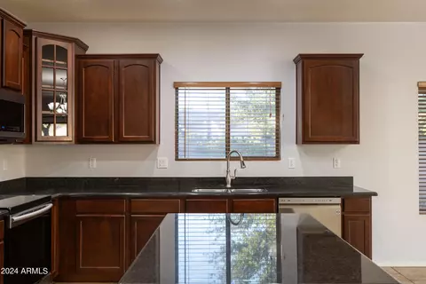Kitchen - 2806 E Tina Ln, Gilbert, AZ 85298 photo 4 of 6