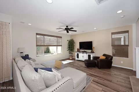 3125 E Louise Dr, Phoenix, AZ 85050 photo 9