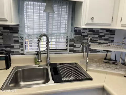 1039 S Cheyenne Dr, Apache Junction, AZ 85119 photo 3