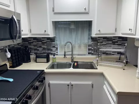 1039 S Cheyenne Dr, Apache Junction, AZ 85119 photo 2