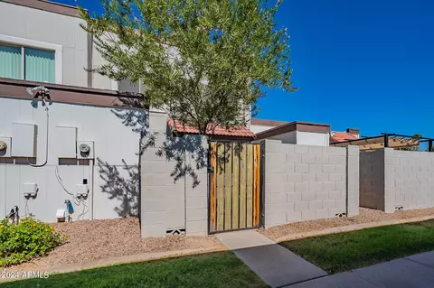 1008 E Diamond Dr, Tempe, AZ 85283 photo 5