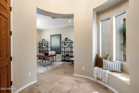 3810 E Herrera Dr, Phoenix, AZ 85050 photo 4