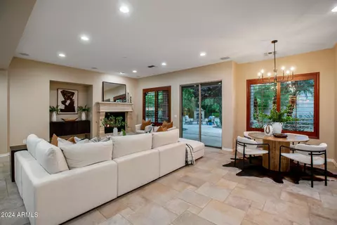 3810 E Herrera Dr, Phoenix, AZ 85050 photo 9