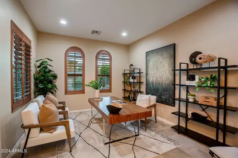 3810 E Herrera Dr, Phoenix, AZ 85050 photo 5