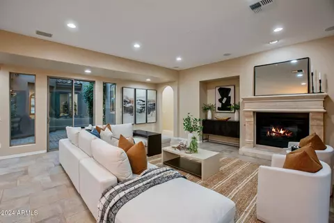 3810 E Herrera Dr, Phoenix, AZ 85050 photo 8