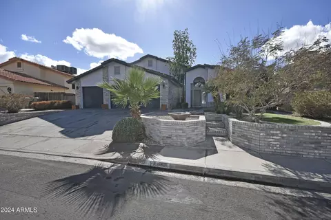 5627 W Saguaro Dr, Glendale, AZ 85304
