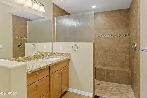 Bath - 5214 E Flower St, Phoenix, AZ 85018 photo 4 of 4