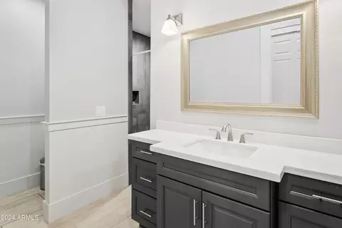 Bath - 5214 E Flower St, Phoenix, AZ 85018 photo 2 of 4