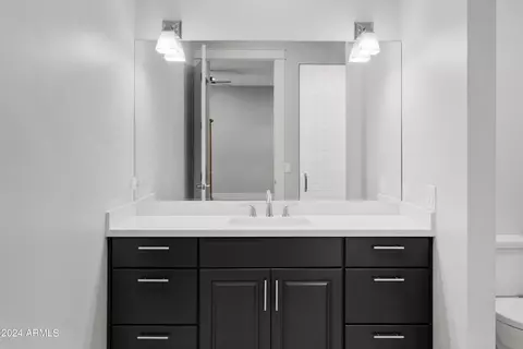 Bath - 5214 E Flower St, Phoenix, AZ 85018 photo 3 of 4