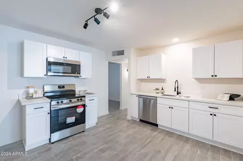 3335 W Windrose Dr, Phoenix, AZ 85029