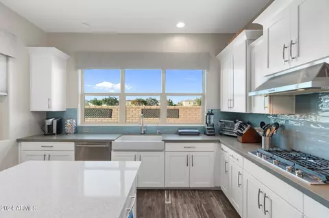 Kitchen - 9766 E Thatcher Ave, Mesa, AZ 85212 photo 4 of 6