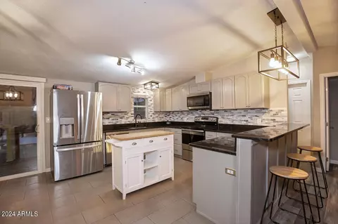 2208 W Estrella Rd, New River, AZ 85087