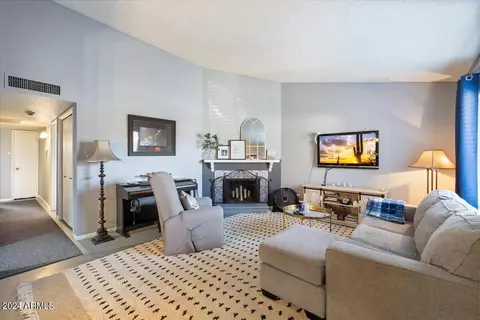 3033 N 39th St #6, Phoenix, AZ 85018