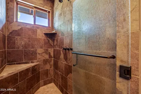 Bath - 2946 N Lodgepole Rd, Overgaard, AZ 85933 photo 7 of 10